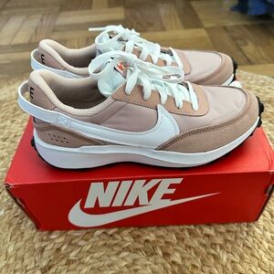 Nike Waffle in pink
